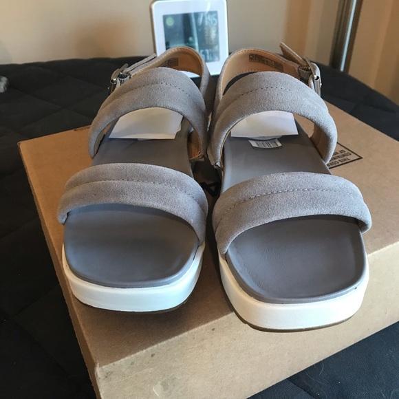 Ugg sandals - Picture 2 of 5